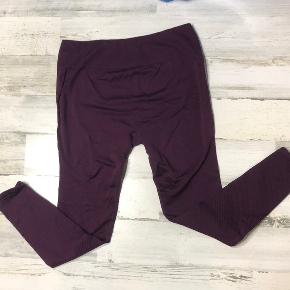 Fabletics Leggings Dark Burgundy Ribbed Stretched Leggings - Picture 1 of 9